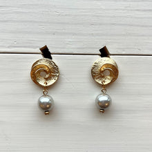 Load image into Gallery viewer, Pearl Drop Earring
