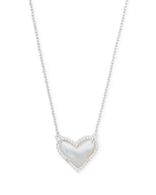 Load image into Gallery viewer, Short Heart Pendant Necklace
