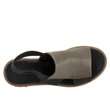 Load image into Gallery viewer, Amy Sandal
