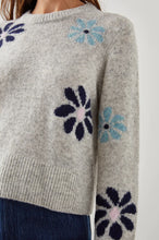 Load image into Gallery viewer, Anise Flower Sweater
