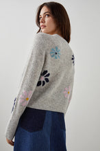 Load image into Gallery viewer, Anise Flower Sweater

