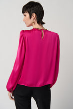 Load image into Gallery viewer, Chain Neck Detail Blouse
