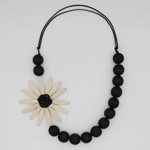 Load image into Gallery viewer, Chunky Flower Necklace
