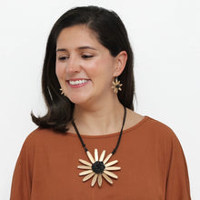 Load image into Gallery viewer, Amaya Flower Necklace
