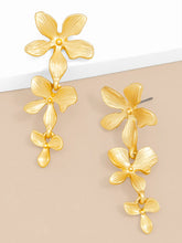 Load image into Gallery viewer, Triple Flower Drop Earring
