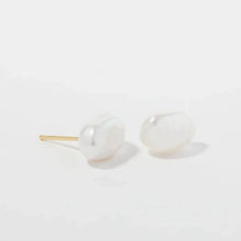 Load image into Gallery viewer, Grit Bold Stud Earring
