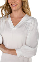 Load image into Gallery viewer, V Neck Popover Woven Blouse
