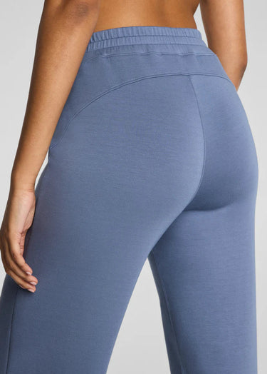 AirEssentials Straight Leg Pant