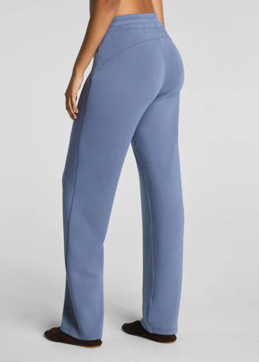 AirEssentials Straight Leg Pant