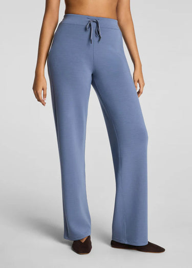 AirEssentials Straight Leg Pant