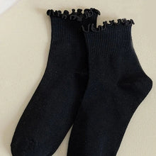 Load image into Gallery viewer, Ruffle Ankle Socks
