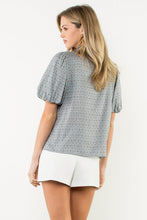 Load image into Gallery viewer, Scallop Trim Top

