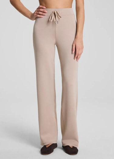 AirEssentials Straight Leg Pant