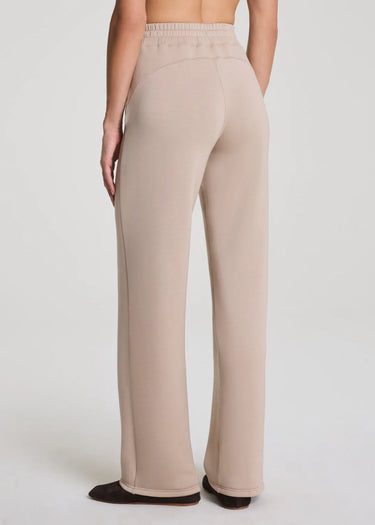 AirEssentials Straight Leg Pant