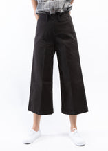 Load image into Gallery viewer, Wide Leg Crop Jean
