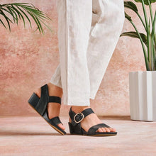 Load image into Gallery viewer, Vaya Sandal
