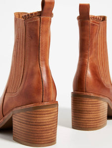 Side Gored Stacked Heel Boot