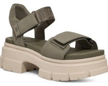 Load image into Gallery viewer, Lug Sole Velcro Strap Sandal

