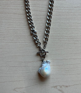 Curb Chain Pearl Necklace