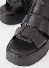 Load image into Gallery viewer, Lug Sole Sling Sandal

