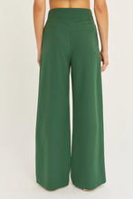 Load image into Gallery viewer, Suki Straight Leg Pleated Pant
