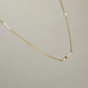 Layering Pearl Necklace