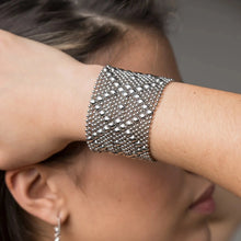 Load image into Gallery viewer, Liquid Metal Classic Bracelet
